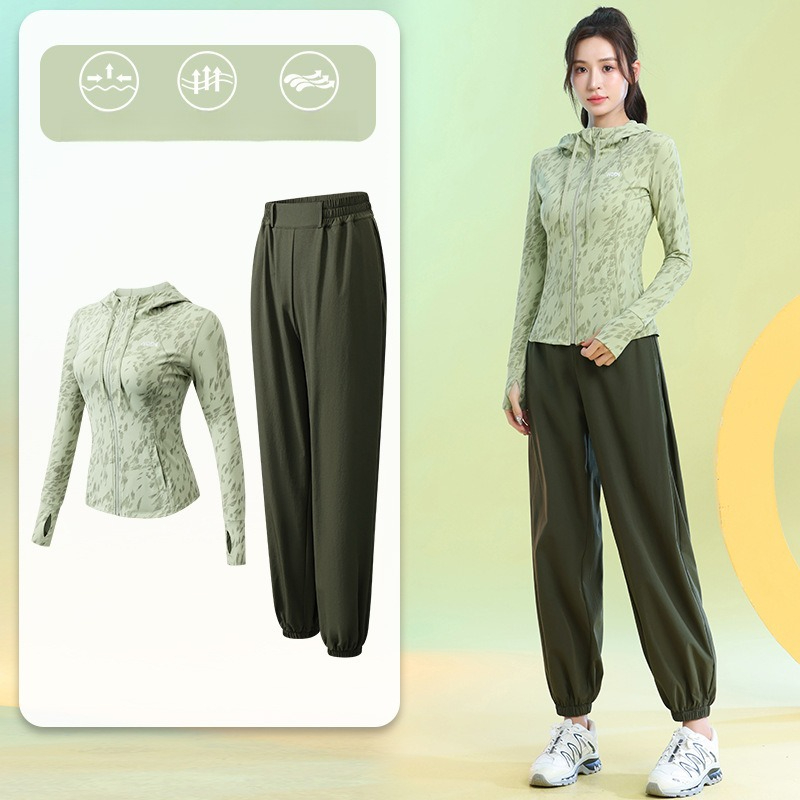 بدلة رياضية نسائية للجري بأكما - مراجعة Running Gear Women وسعره